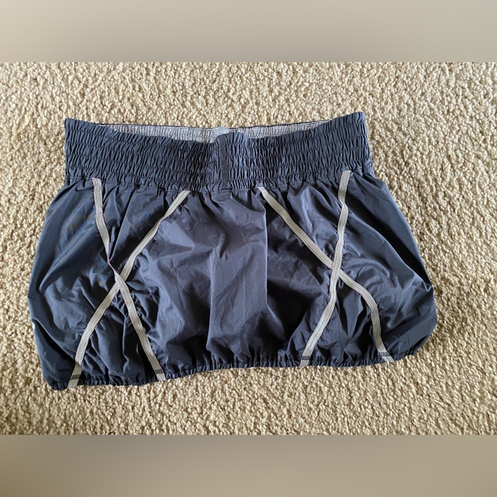 Lululemon Light Up Skirt
Coal / Heathered Coal